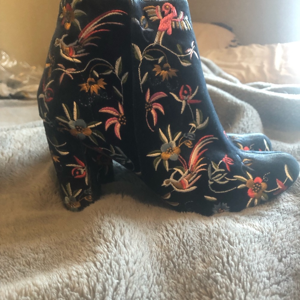 Never been worn! Embroidered booties